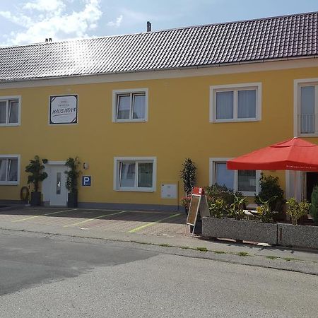Pension Haus Nova Wiener Neustadt Bagian luar foto