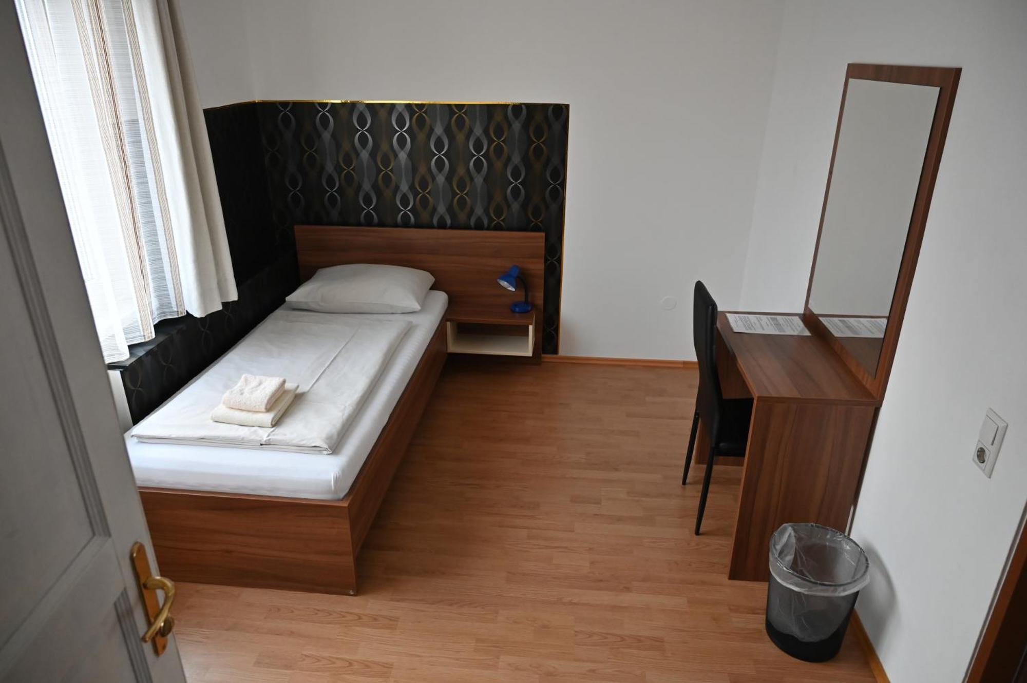 Pension Haus Nova Wiener Neustadt Bagian luar foto