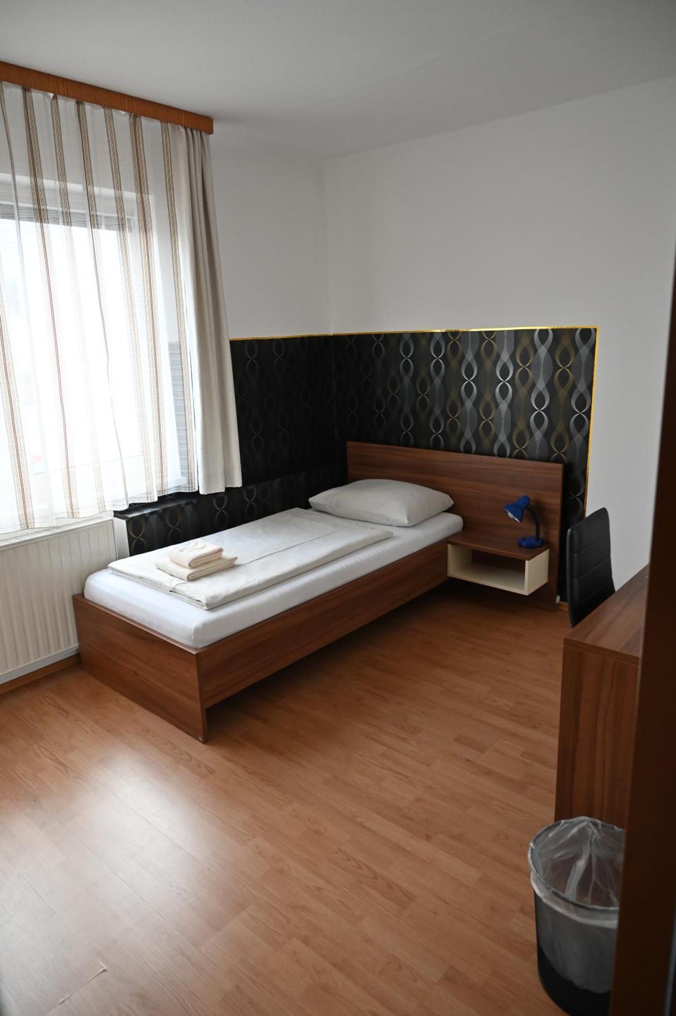 Pension Haus Nova Wiener Neustadt Bagian luar foto