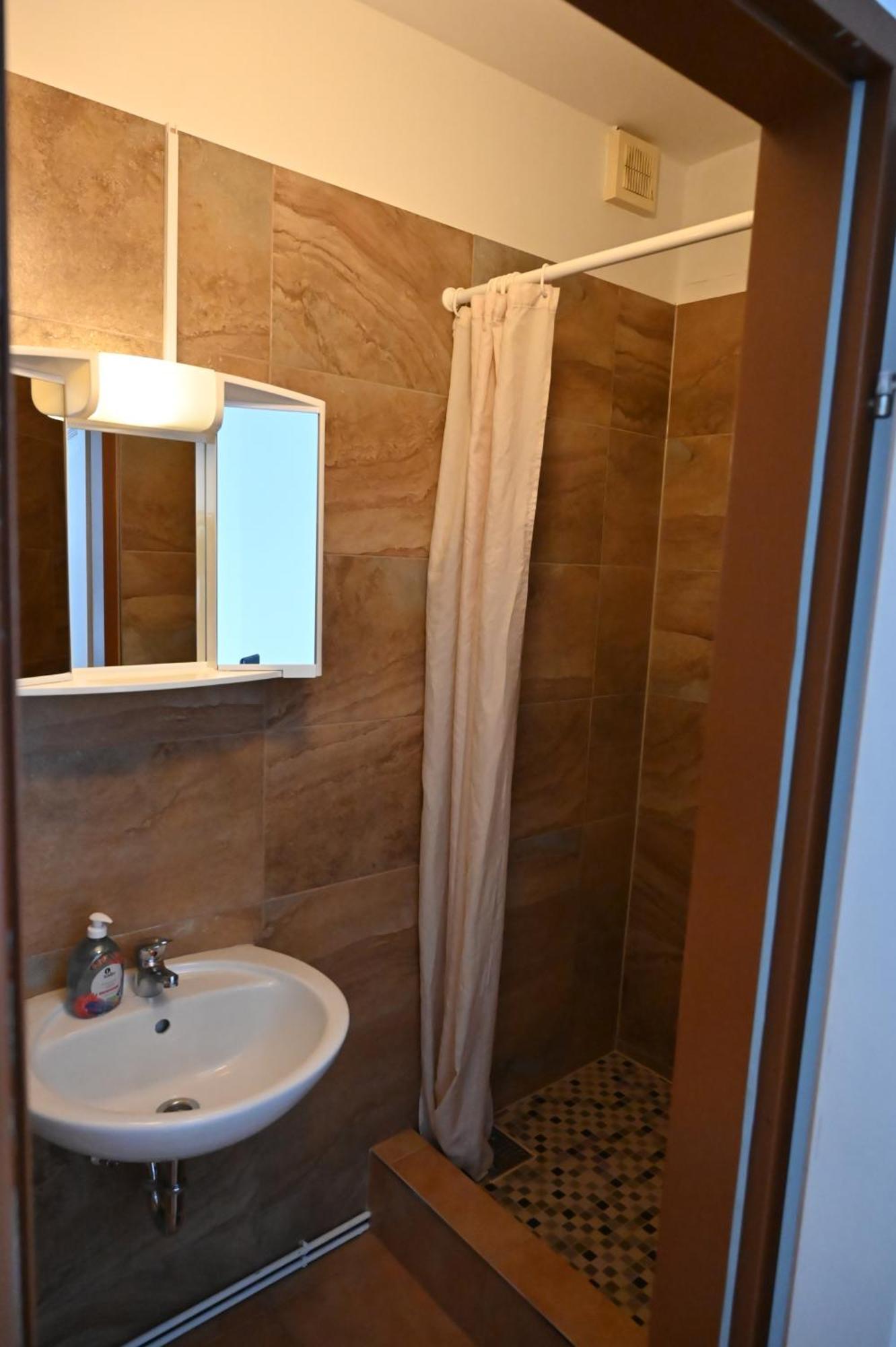Pension Haus Nova Wiener Neustadt Bagian luar foto