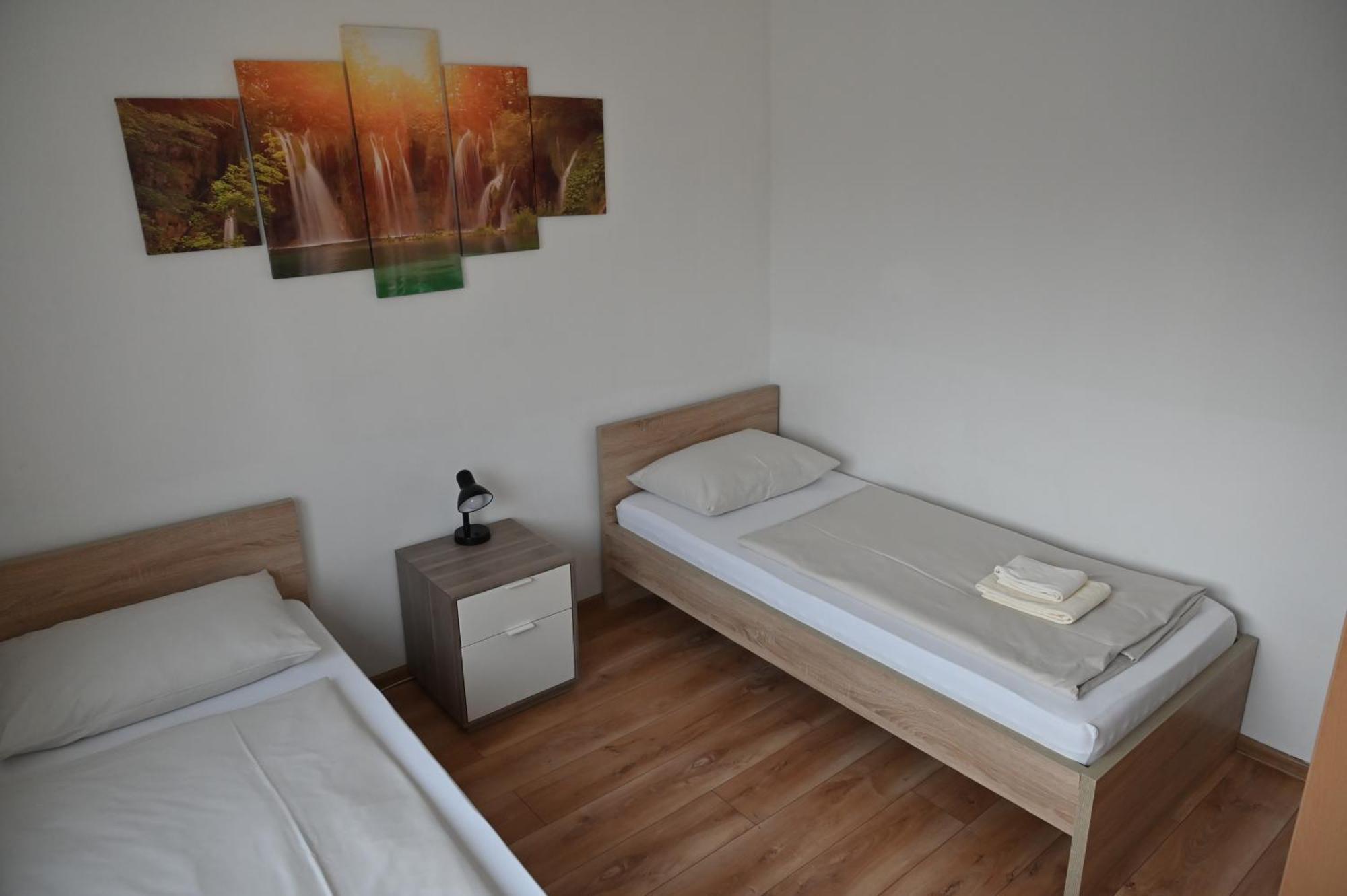 Pension Haus Nova Wiener Neustadt Bagian luar foto
