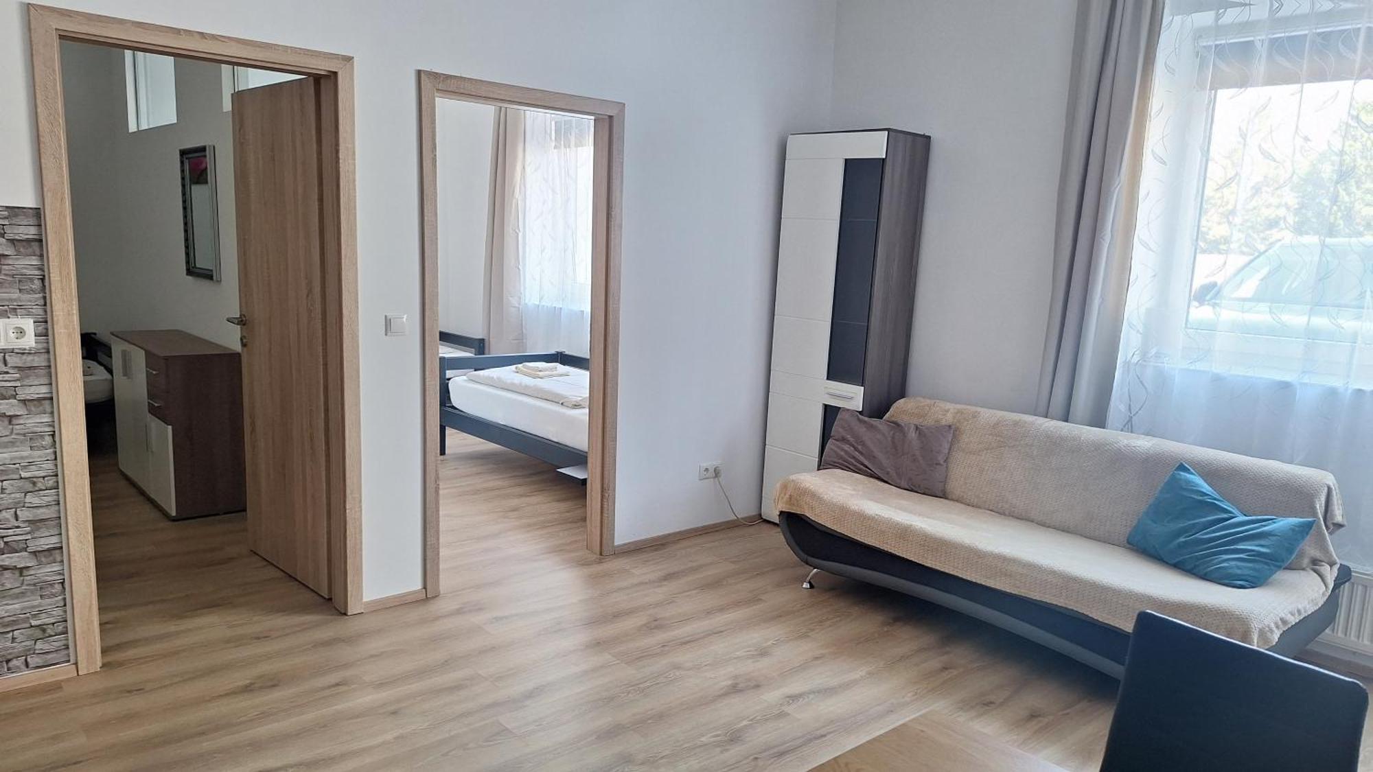 Pension Haus Nova Wiener Neustadt Bagian luar foto