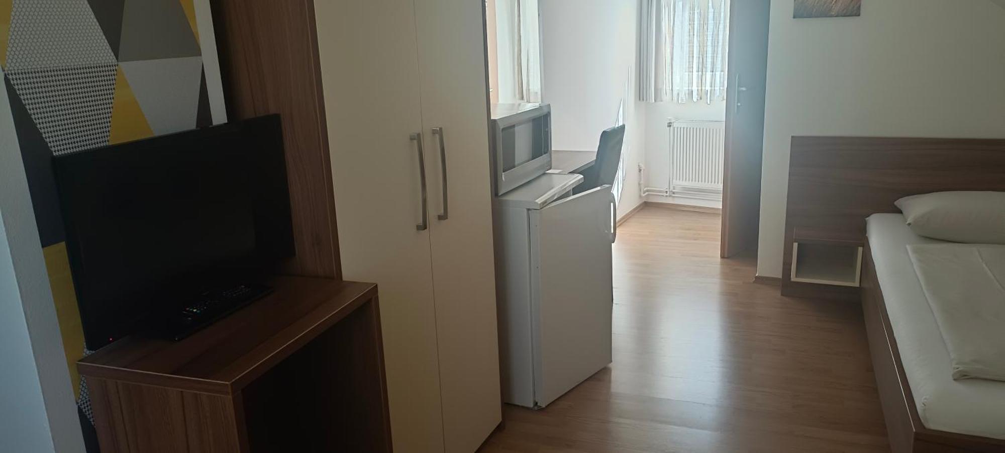 Pension Haus Nova Wiener Neustadt Bagian luar foto
